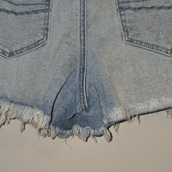 American Eagle Outfitters Light Wash Distressed Jean Shorts - Picture 5 of 10